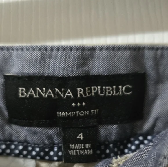 Banana Republic Factory Hampton Fit Y2K Low Rise Khaki Trouser Shorts, Sz 4, EUC - Picture 7 of 8